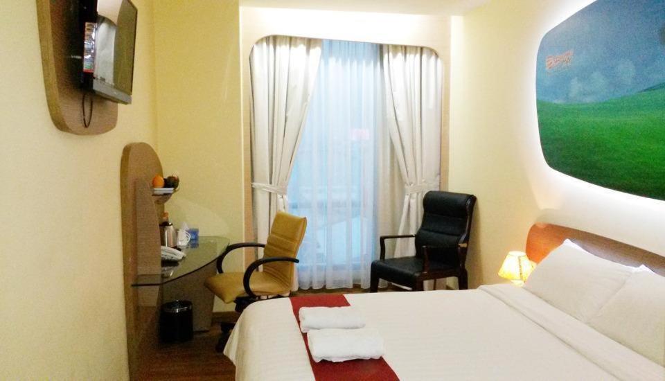 Business Hotel Tomang Джакарта Экстерьер фото