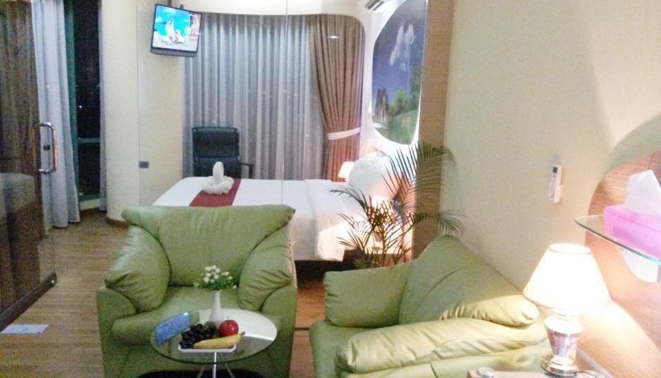 Business Hotel Tomang Джакарта Экстерьер фото
