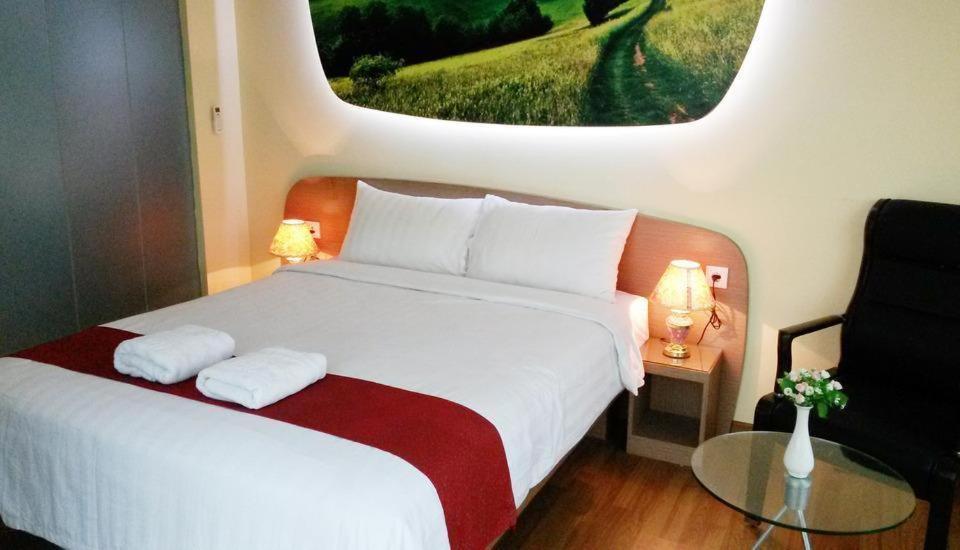 Business Hotel Tomang Джакарта Экстерьер фото