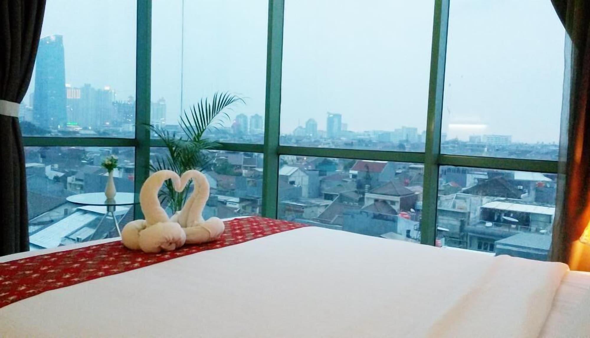 Business Hotel Tomang Джакарта Экстерьер фото