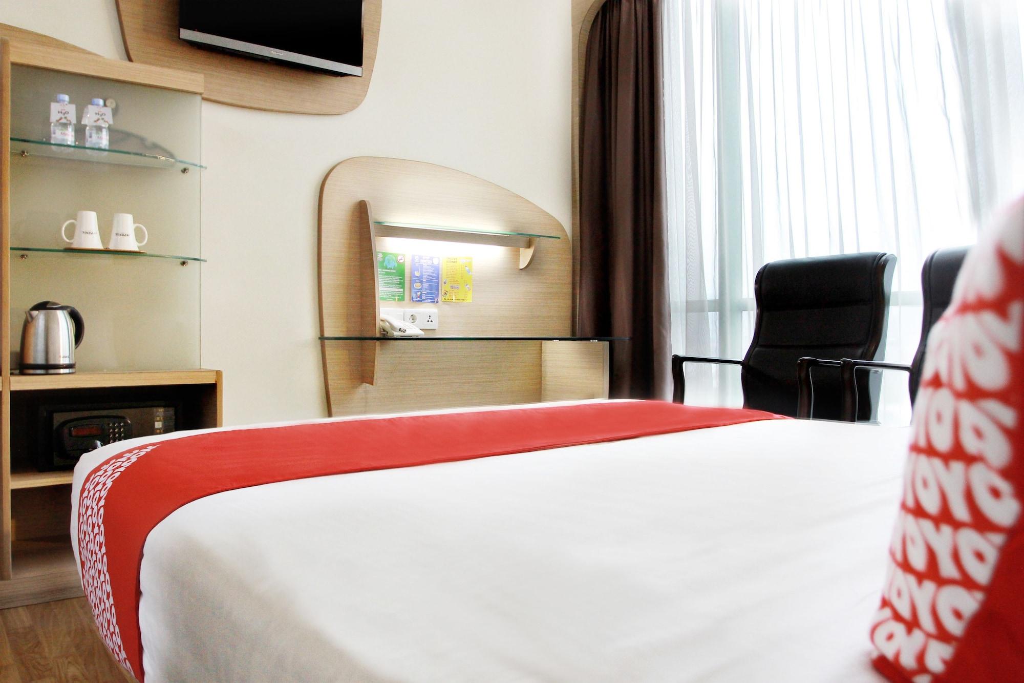 Business Hotel Tomang Джакарта Экстерьер фото