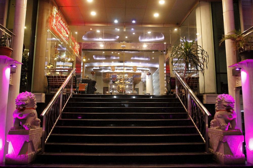 Business Hotel Tomang Джакарта Экстерьер фото