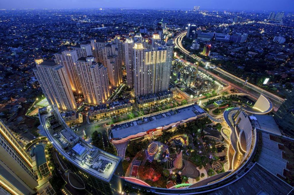 Business Hotel Tomang Джакарта Экстерьер фото