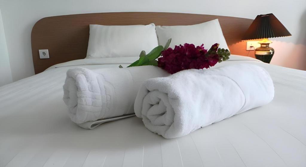 Business Hotel Tomang Джакарта Экстерьер фото