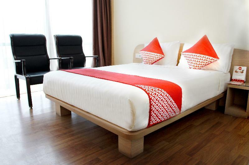 Business Hotel Tomang Джакарта Экстерьер фото